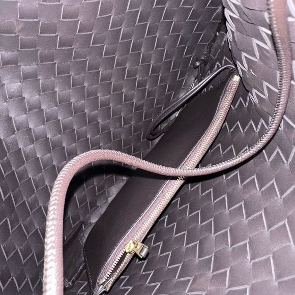 Bottega Veneta dark brown MEDIUM SARDINE LEATHER TOP HANDLE BAG - Picture 9 of 12